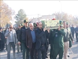 دانشگاهیان دانشگاه شهید مدنی آذربایجان در کنار پیکر شهید گمنام، با آرمان های انقلاب تجدید عهد کردند